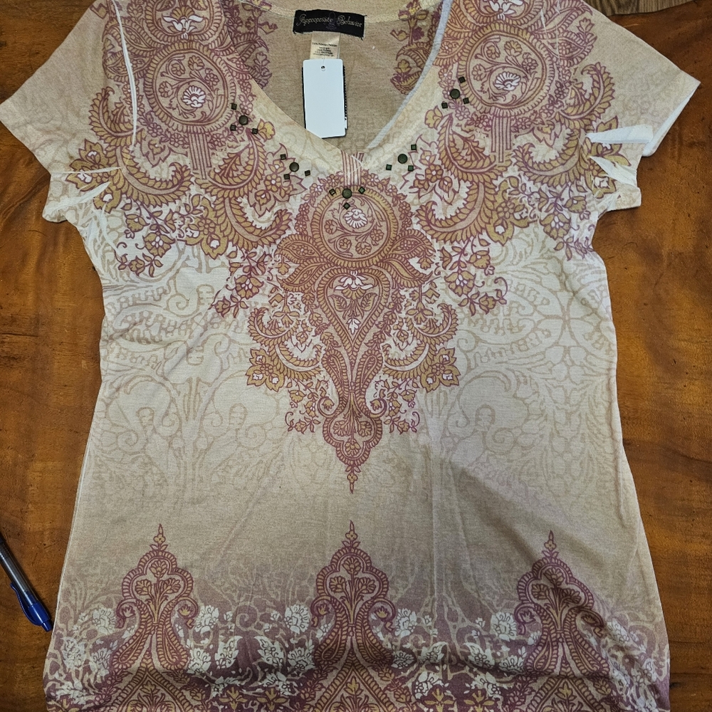 Women's Appropriate Behavior - Peach Gold Tone VNeck Beaded Paisley Tee Med